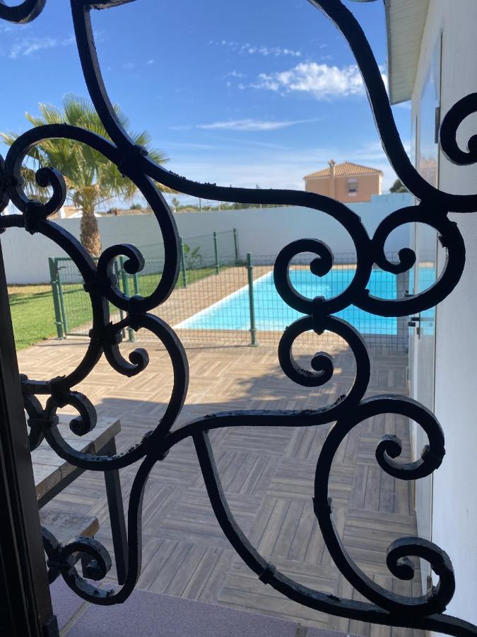 Sumatra Villa Chiclana de la Frontera Buitenkant foto